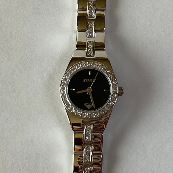 Vintage ROXY Wrist Watch - Surf Style Elegance! - Picture 6 of 7